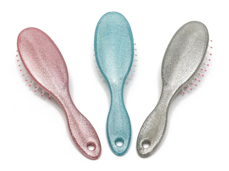 2022 liten babymassasjebørste i plast